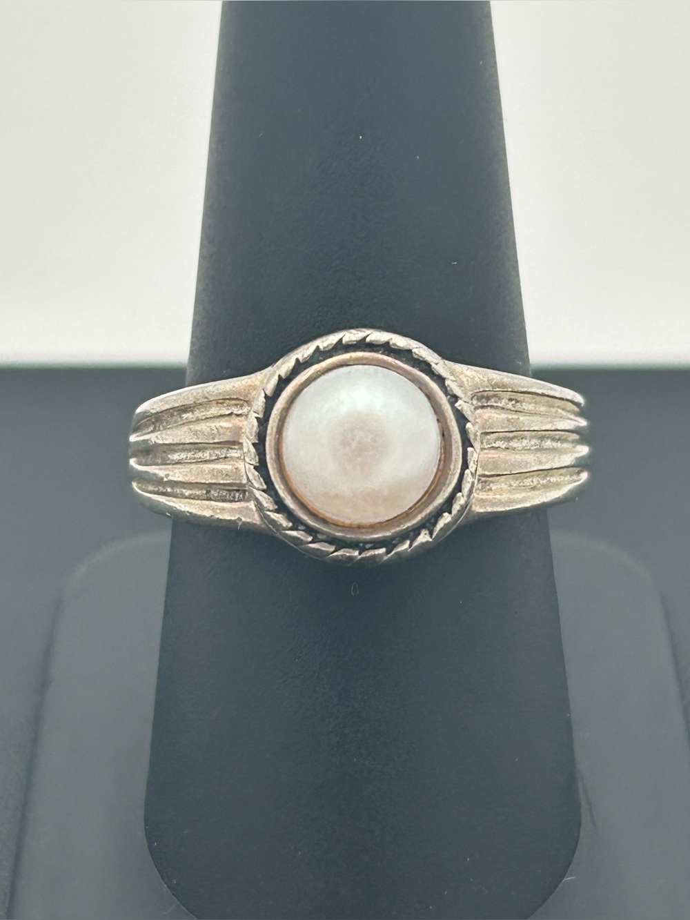 Vintage Sterling Silver Faux Pearl Ring - Picture 2 of 12